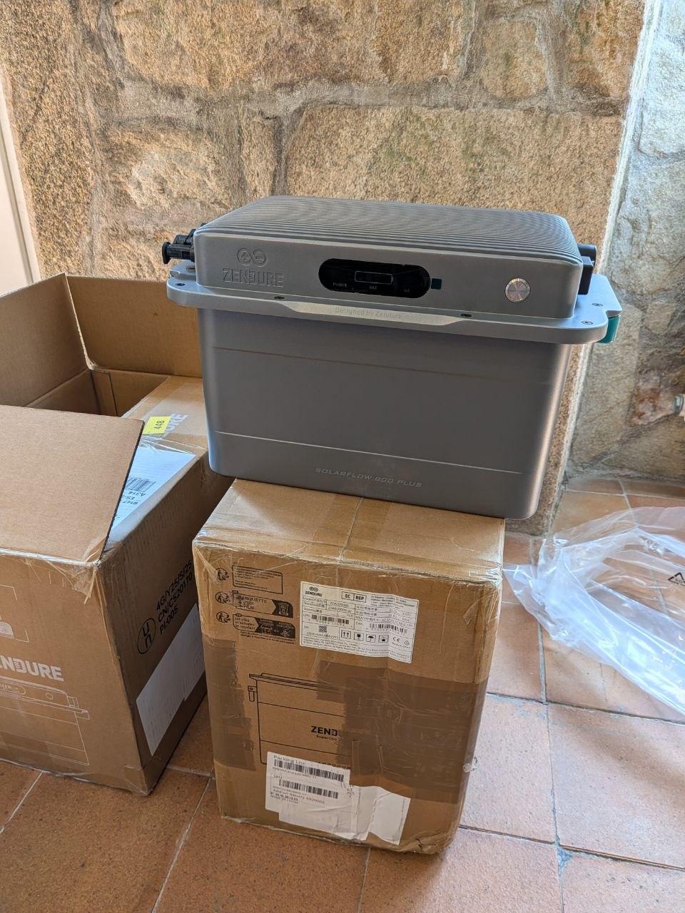 Unidad sobre cajas de envío