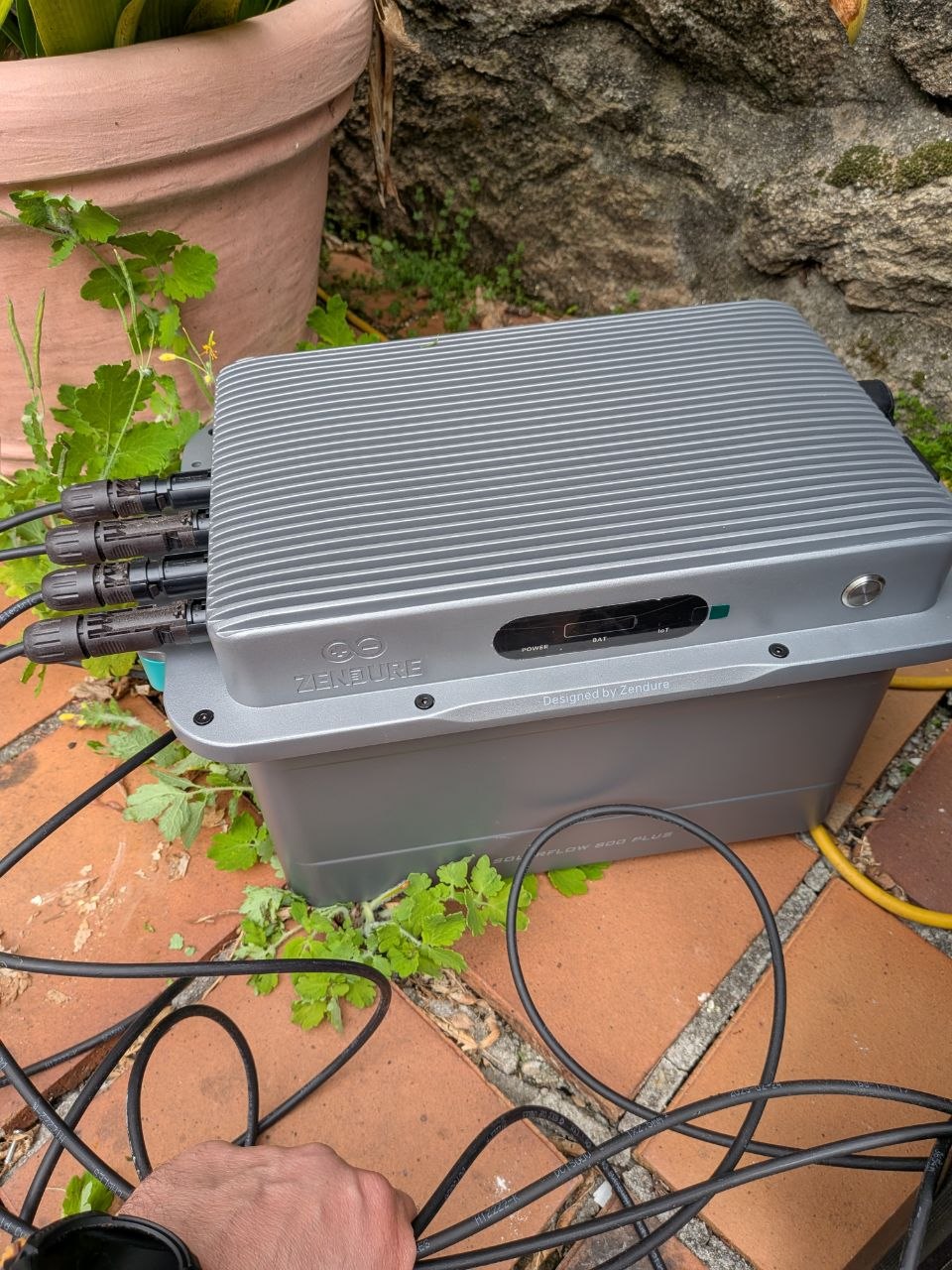 Unidad instalada con MC4 conectados